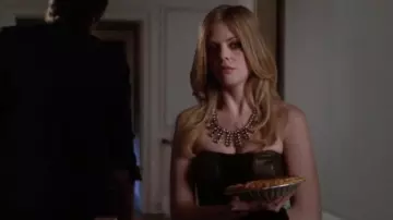 J Crew Soleil Necklace worn by June Colburn (Dreama Walker) in Don't Trust the B---- in Apartment 23 (S02E07)