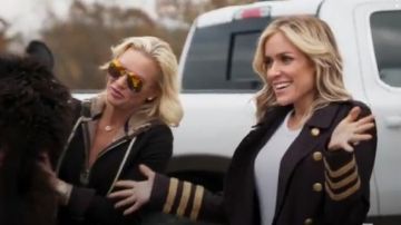 Marissa Webb Julian Lavé Veste en Sergé porté par elle-Même (2018) (Kristin Cavallari) en Très Cavallari (S02E01)