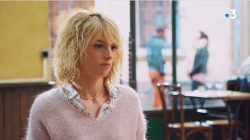 Camisa estampada Ikks de Coralie (Sara Mortensen) en Plus belle la vie S15E3743