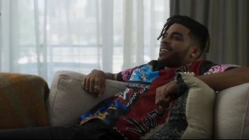 Versace multi-pattern T-shirt porté par Boomerang (S01E02)