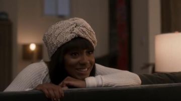 Diadema Gucci GG Macrame usada por Simone Graham (Tetona Jackson) en Boomerang (S01E01)