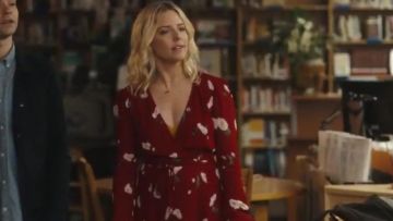 Reformation Collins Dress worn by Brooke Dubek (Heléne Yorke) in The Other Two (S01E01)