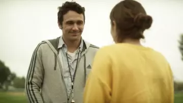 Le sweatshirt gris Adidas porté par Mr. B (James Franco) dans Palo Alto