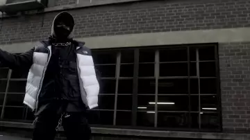 The chain worn by Scarlxrd in her video clip SAD