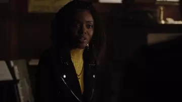 Le pull col montant jaune Cooperative de Josie McCoy (Ashleigh Murray) dans Riverdale S03E14