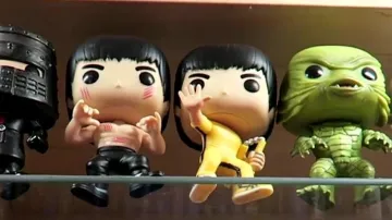 El funko pop de Bruce Lee de Modzii en el vídeo ¡LA MAYOR COLECCIÓN DE FIGURITAS POP! ¡DESDE FRANCIA!