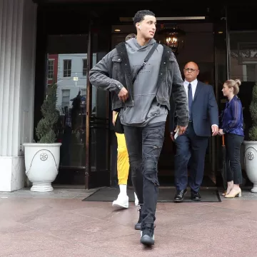 Sneakers The 10: Nike Blazer Mid "off White" worn by Kyle Kuzma on the Instagram account @kuz