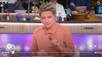 La chemise cuivre Les petites... de Anne-Élisabeth Lemoine dans C à vous le 07.03.2019