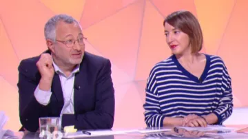 The sweater striped sleeve Love Nadia Daam in 28 minutes of 04/03/2019