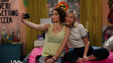 The yellow tank top "This is the life" worn by Alexa Mendoza (Paris Berelc) Alexa And Katie S02E01