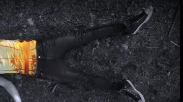 Zapatillas converse leather usadas por Klaus Hargreeves (Robert Sheehan) en The Umbrella Academy S01E07