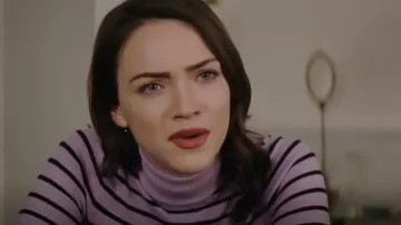 Suéter joostricot a rayas de cuello de tortuga usado por Cara Bloom (Violett Beane) en God Friended Me (S01E15)