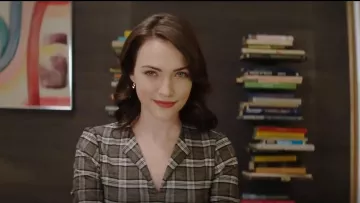 Peggy Li Sunburst Earclimber usada por Cara Bloom (Violett Beane) en God Friended Me (S01E15)