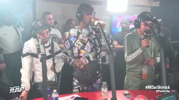 Le survêtements Moschino de Koba LaD dans la video RK - Free­style "In­so­lent" [Part 3] avec Koba LaD, SO, Yaro, GLK & 100B­blaz de #Pla­nè­te­Rap