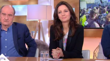 Le t-shirt sérigraphié de Mélanie Taravant dans C à vous du 18/01/2019