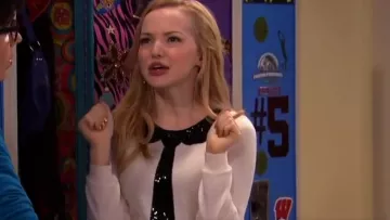 Alice + Olivia Delray Chandail porté par Liv Rooney (Dove Cameron) en Liv et Maddie (S02E02)