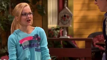 Roxy Crush Crush Sudadera usada por Liv Rooney (Dove Cameron) en Liv y Maddie (S02E04)