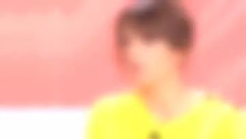 El suéter amarillo de Faustine Bollaert en Ça comienza aujourd'hui del 12/03/2019