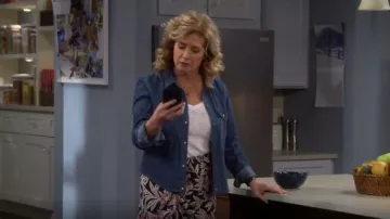 Paige Kase Western Shirt porté par Vanessa Baxter (Nancy Travis) dans le Dernier Homme Debout (S07E15)