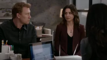 Alice + Olivia Harvey Veste de Dr Amelia Shepherd (Caterina Scorsone) dans grey's Anatomy (S15E16)