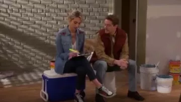 Camisa de Mother All My Exes en Surf Girl School usada por Mandy Baxter (Molly Ephraim) en Last Man Standing (S07E16)