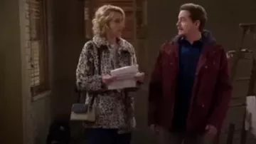 Les Gens libres de Jeanne d'Osier sac Bandoulière porté par Mandy Baxter (Molly Ephraim) dans le Dernier Homme Debout (S07E16)