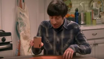 Le sel de la Vallée de chez Urban Outfitters Ombre Plaid Western Button-Down Shirt porté par Howard Wolowitz (Simon Helberg) dans La Théorie du Big Bang (S12E16)