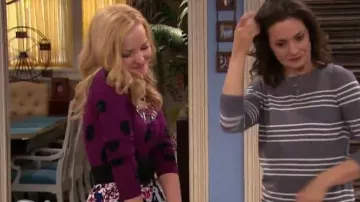 Alice + Olivia Celyn Embelli Polka Dot Chandail porté par Liv Rooney (Dove Cameron) en Liv et Maddie (S02E10)