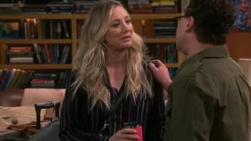 Rails de Selena Top en Basse Bande porté par Penny (Kaley Cuoco) dans La Théorie du Big Bang (S12E17)