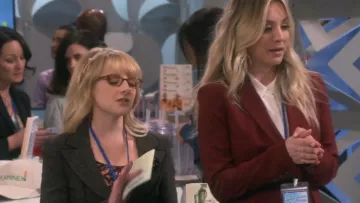 La théorie de Carissa Blazer porté par Penny (Kaley Cuoco) dans La Théorie du Big Bang (S12E17)