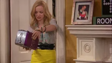 Bcbgmaxazria Élastique Rayures Ceinture porté par Liv Rooney (Dove Cameron) en Liv et Maddie (S02E11)