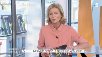 La chemise rose de Claire Chazal dans Entrée libre du 07/03/2019