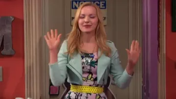 Topshop Goujon Ceinture porté par Liv Rooney (Dove Cameron) en Liv et Maddie (S02E12)
