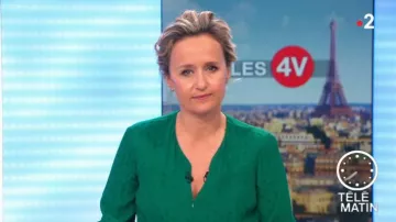 El vestido verde de Caroline Roux en Télématin del 12/03/2019