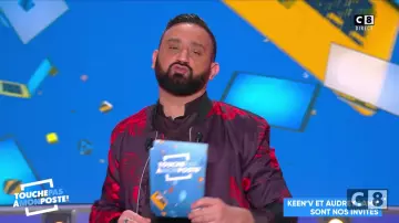 La chaqueta bomber floral de Zara de Cyril Hanouna en Touche pas à mon poste del 11/03/19