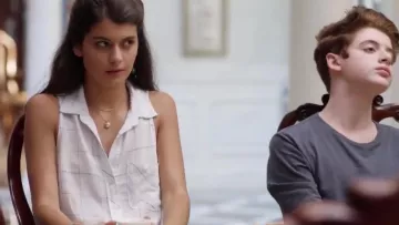 Bella Dahl Poche Bouton de Vitre Shirt porté par Sabrina Pemberton (Sofia Black-d'Elia) dans Le Mick (S01E02)