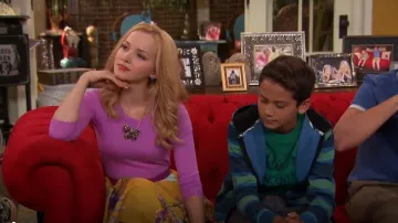 Bea & Dot Ikebana pour Tous les Jupe Florale porté par Liv Rooney (Dove Cameron) en Liv et Maddie (S02E15)