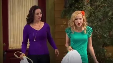 Ted Baker Anissa Haut porté par Liv Rooney (Dove Cameron) en Liv et Maddie (S02E16)