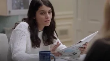 Peuple libre Beachy Slouch Chandail porté par Sabrina Pemberton (Sofia Black-d'Elia) dans Le Mick (S01E05)