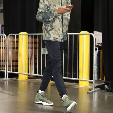 Joggers Nike Sportswear Tech Fleece worn by Malik Monk on the Instagram account @leaguefits