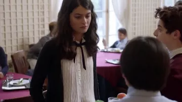 Joie Toledo Haut porté par Sabrina Pemberton (Sofia Black-d'Elia) dans Le Mick (S01E08)
