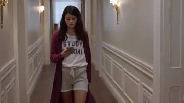Mother The Oversized Goodie Goodie Tee usado por Sabrina Pemberton (Sofia Black-D'Elia) en The Mick (S01E08)