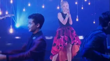 Aidan Mattox sans Manches imprimé Floral Robe porté par Liv Rooney (Dove Cameron) en Liv et Maddie (S02E17)