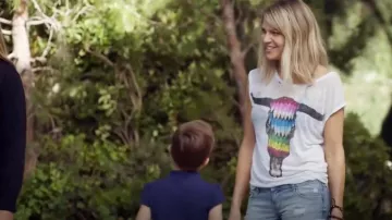 Chaser Chevron Skull Tee usado por Mackenzie Murphy (Kaitlin Olson) en The Mick (S01E11) (S01E11)