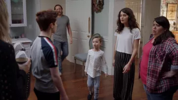 1.State High Waist Wide Leg Pants usado por Sabrina Pemberton (Sofia Black-D'Elia) en The Mick (S01E12)