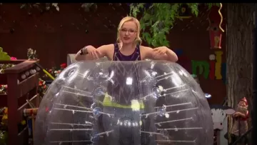 Peuple libre Éthérée Daze Gingembre Haut porté par Maddie 2 (Shelby Wulfert) en Liv et Maddie (S02E18)
