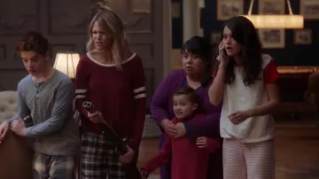 Rag & Bone Cotton Ringer Tee usado por Sabrina Pemberton (Sofia Black-D'Elia) en The Mick (S01E17)