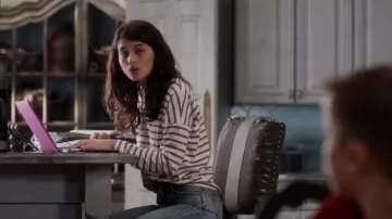 J.Crew T-shirt worn by Sabrina Pemberton (Sofia Black-D'Elia) in The Mick (S02E05)