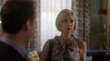 Brooks Brothers Floral Chemisier sans Manches porté par Bonnie Winterbottom (Liza Weil) sur la Façon de s'en tirer avec Assassiner (S01E04)