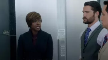 Alexander McQueen Double Breasted Blazer porté par Annalise Keating (Viola Davis) dans la Façon de s'en tirer avec Assassiner (S01E04)